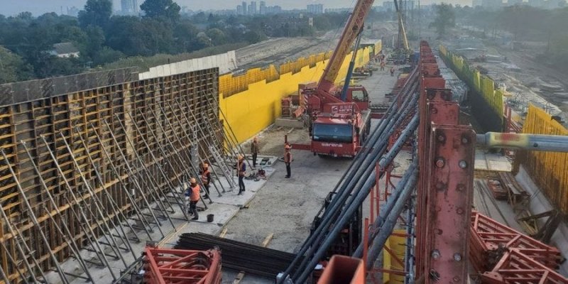 10 метрів метро на Троєщину. Влада Києва показала плани транспортного будівництва на найближчі два роки