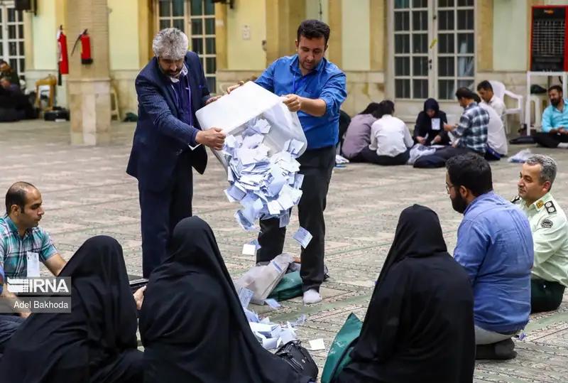 Погибли иранские полицейские, перевозившие избирательные урны