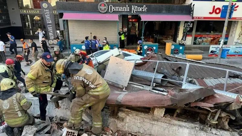 В Стамбуле обрушилось здание: 7 человек пострадали, 2 человека оказались под завалами