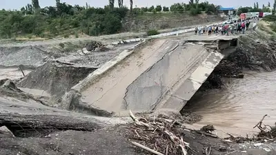 На трассе Ош – Баткен обвалился мост