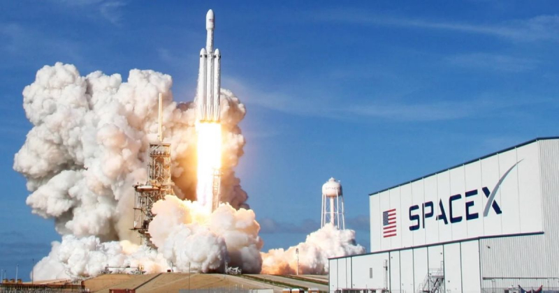 Сколько принесла 00, вложенная в акции компании SpaceX месяц назад?